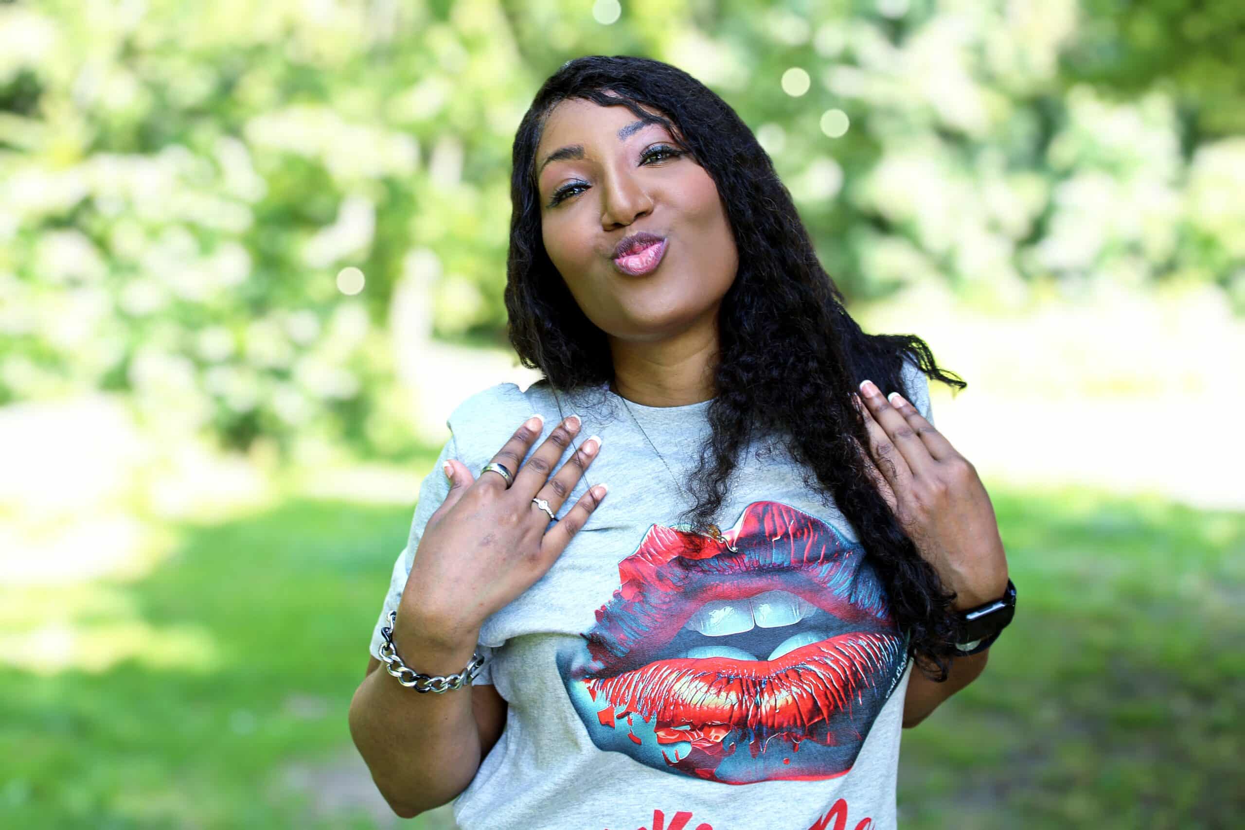 KISS ME 2 T-shirt Unisexe (Édition Lover)